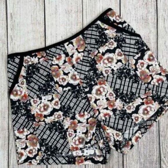 MINKPINK Neon Floral Short Shorts NWOT - Picture 5 of 5